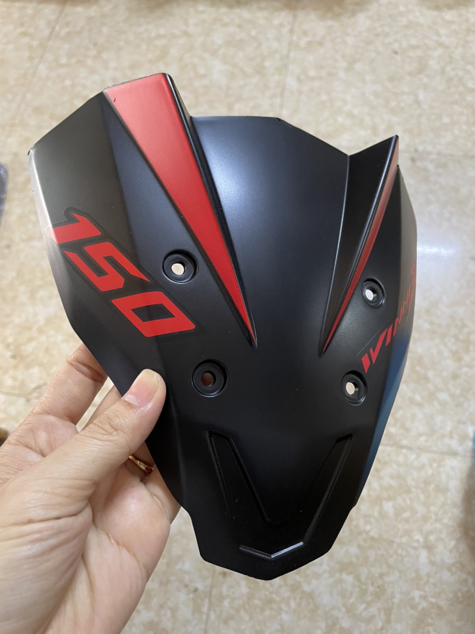 Mão Winner X V3 4 Lỗ Đen Nhám Viền Đỏ ( Loại Dầy )