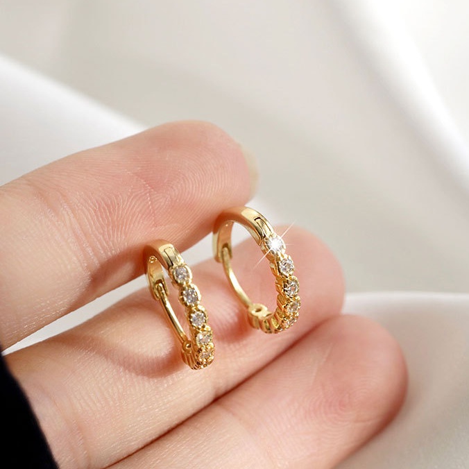 Khuyên tai tròn đính đá bạc 925 kiểu dáng Hàn Quốc xi bạch kim, Bông hoa tai bạc tròn đính đá đẹp.