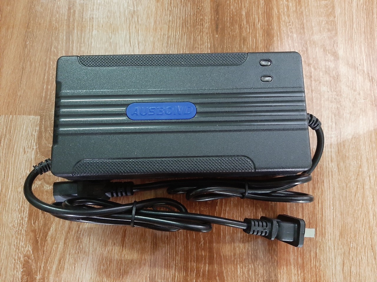 Sạc 48V- 12A (chân chụp) dùng cho xe  gaint133, xe đạp điện