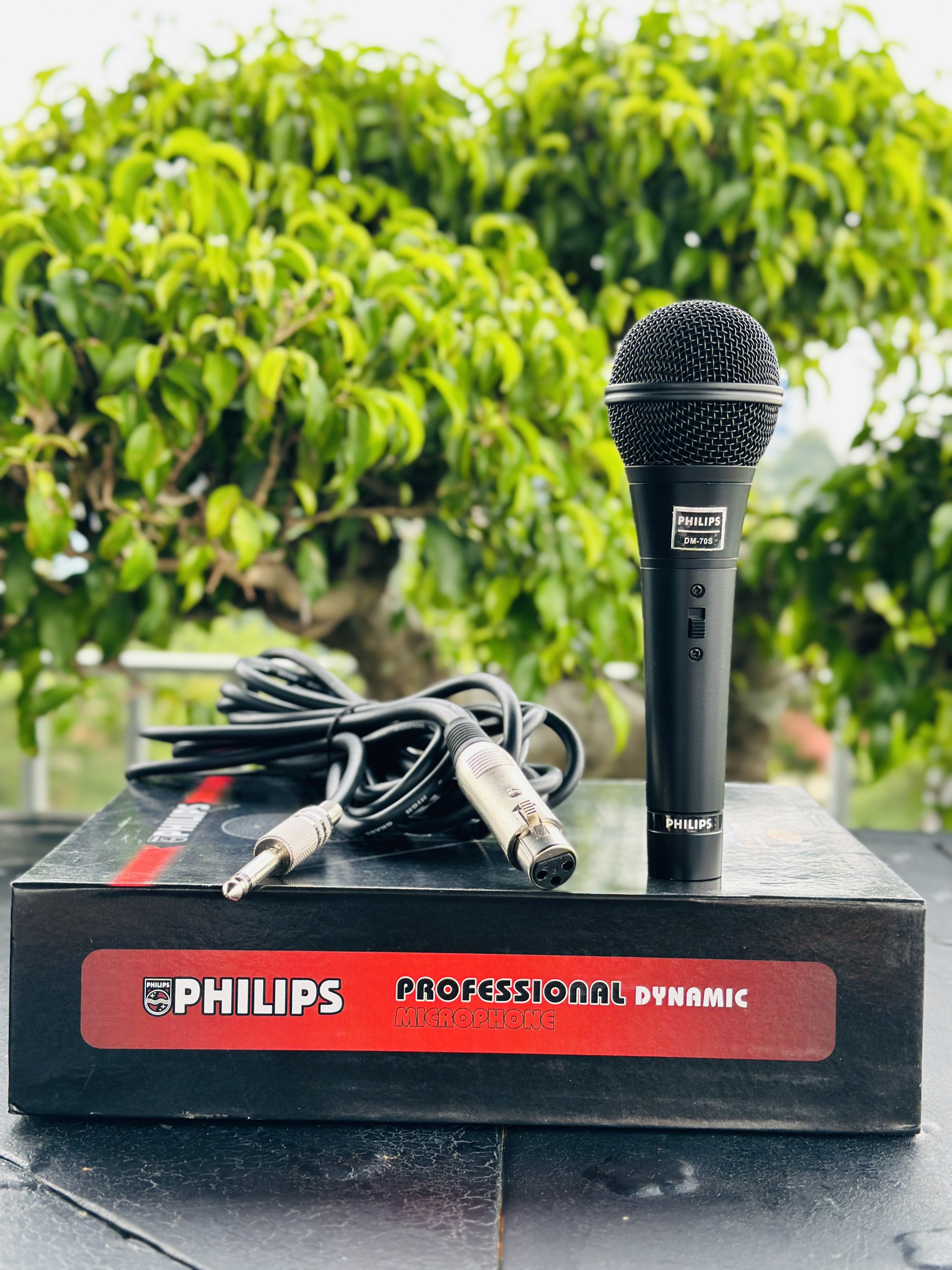 Micro Karaoke Có Dây Philips DM-70S hợp kim nhôm được sơn tĩnh điện sóng cao tần cho tiếng hát nhẹ hát karaoke gia đình bảo hành 12 tháng