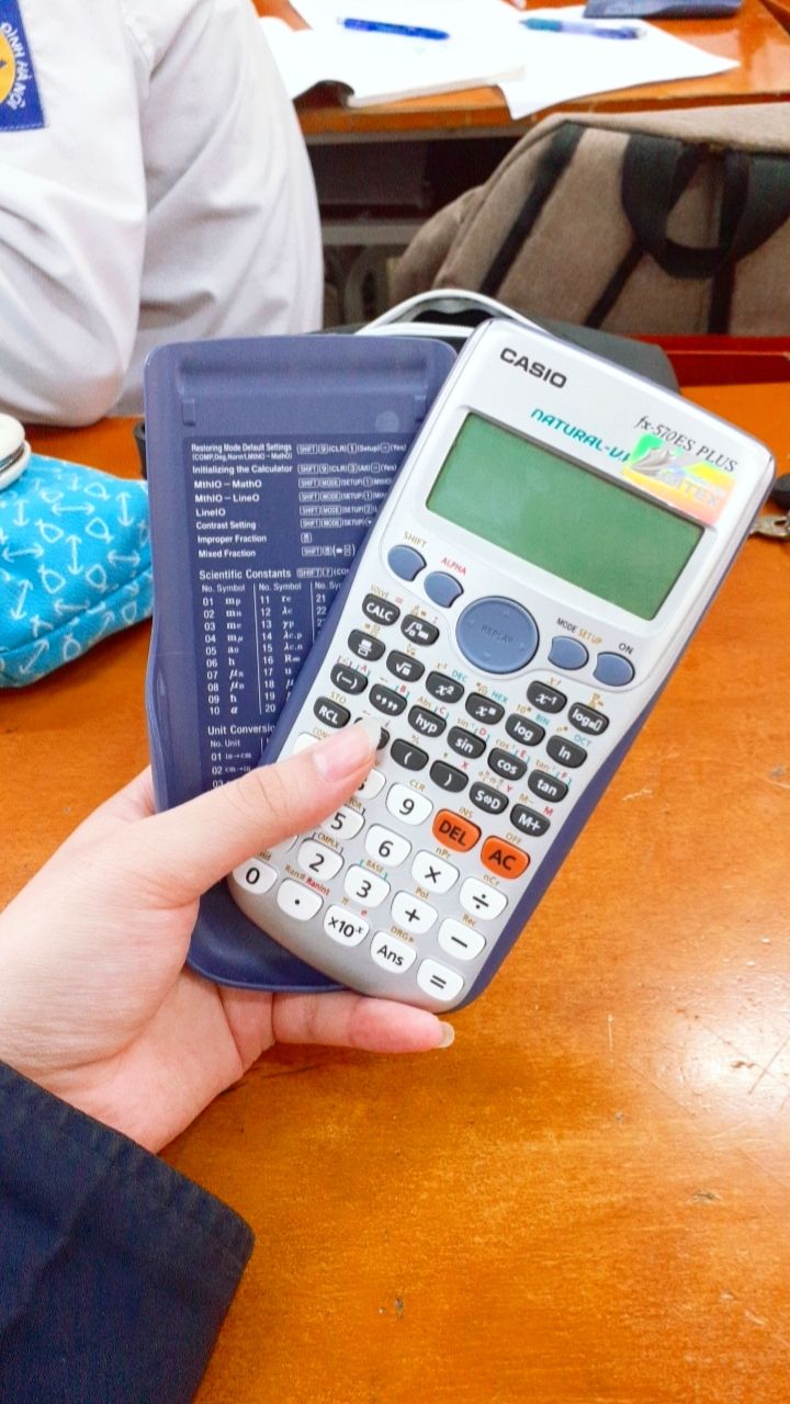 Máy tính Fx 570 ES Plus