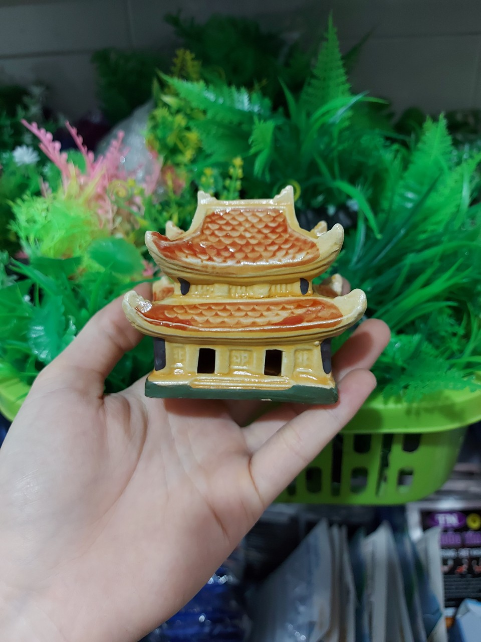 Phụ kiện trang trí bể cá: mẫu Mái chùa