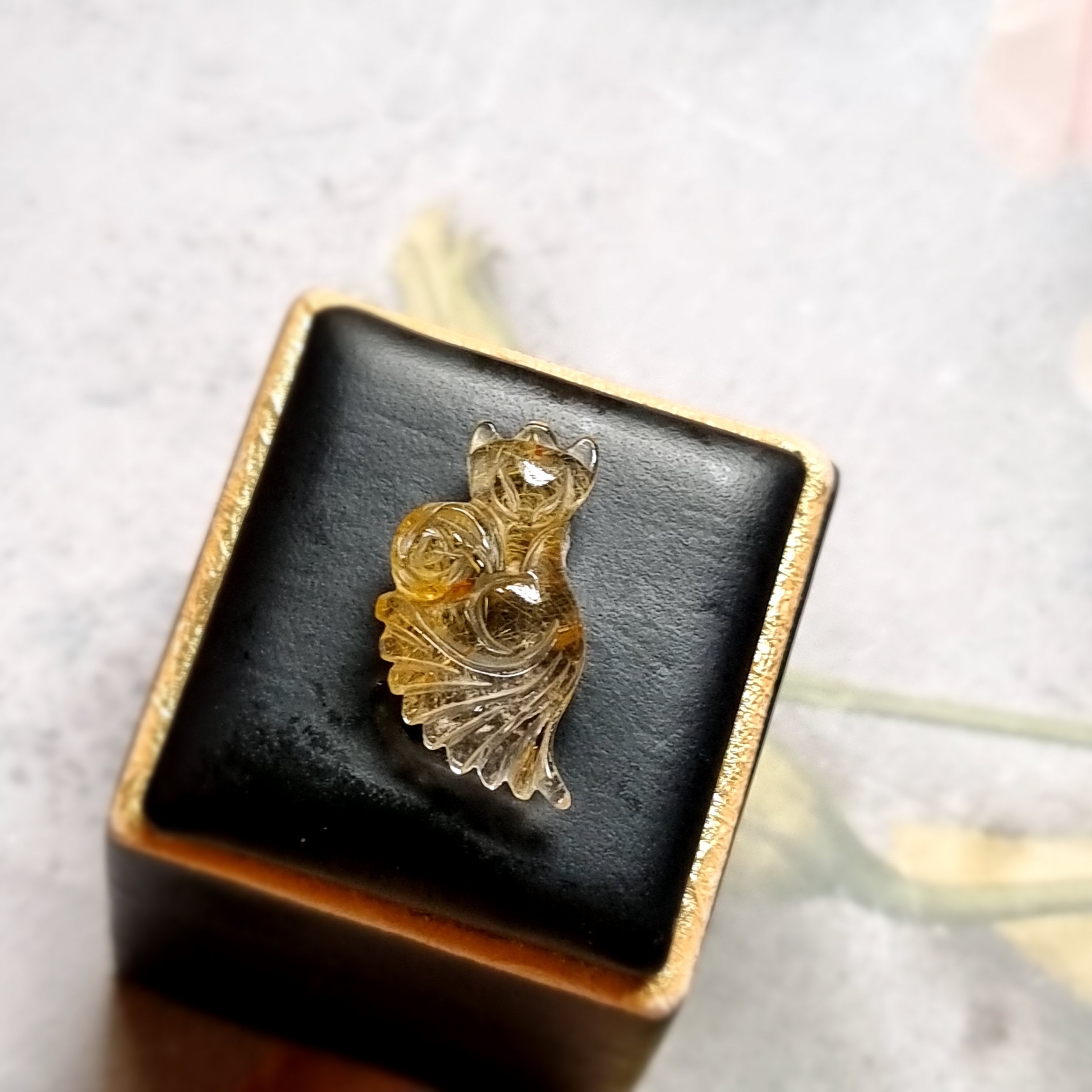 VÒNG CỔ CỬU VỸ HỒ LY THẠCH ANH TÓC VÀNG ĐUÔI VŨ (LÔ 01)