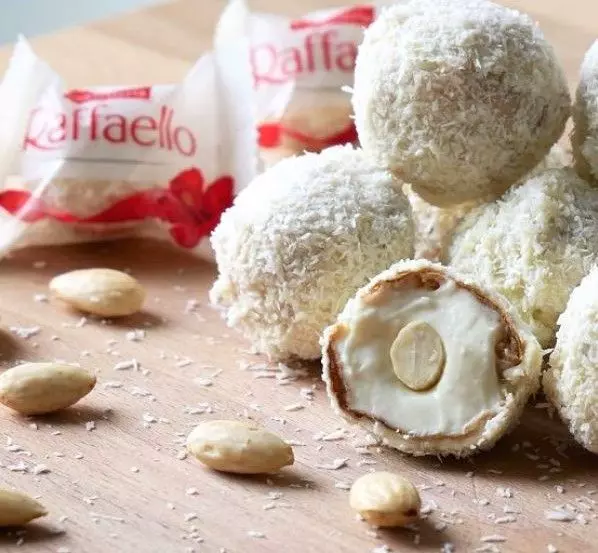 Kẹo Raffaello Chocolate kem Dừa Nga  (hộp nơ 100g, hộp giấy 150g)