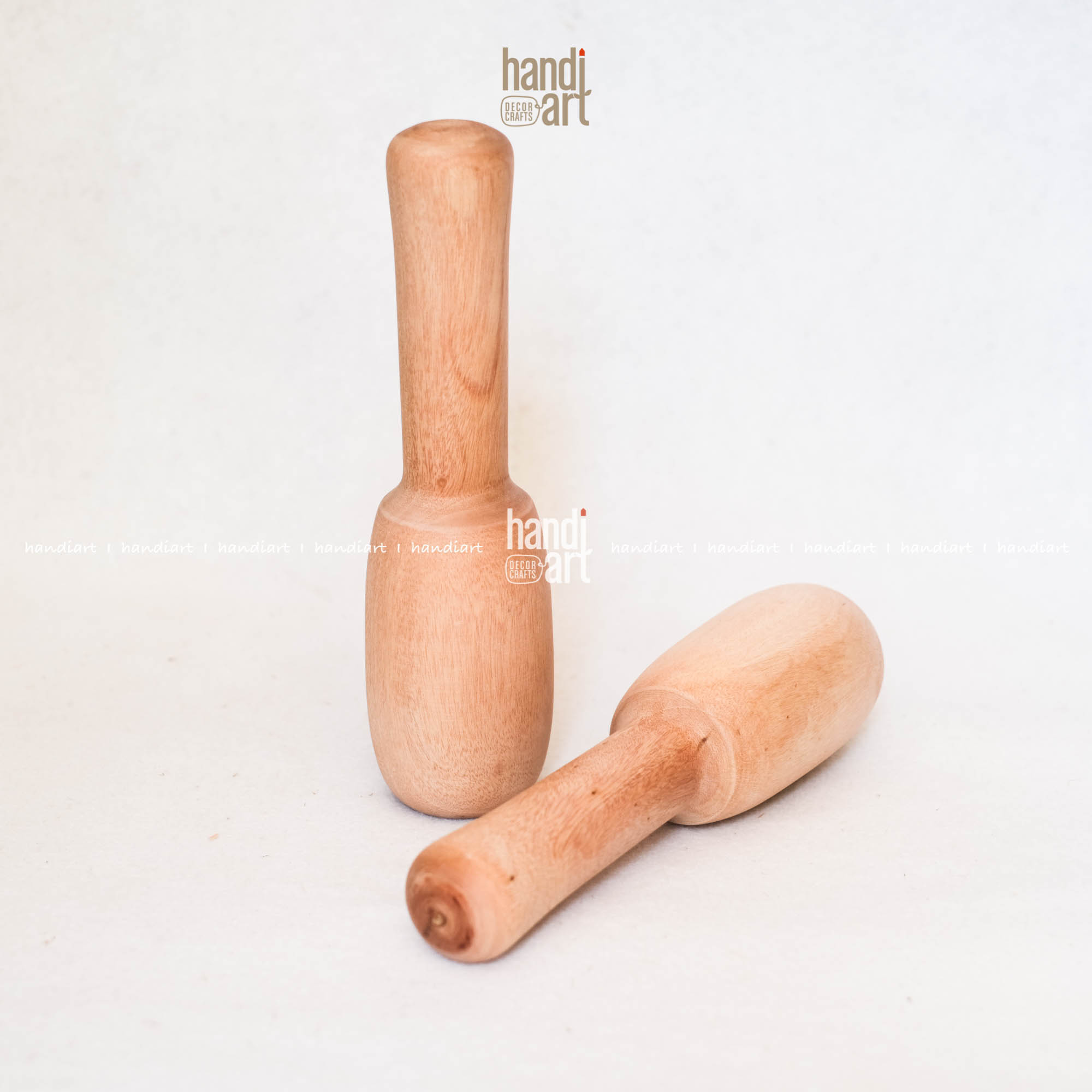 Dụng cụ đập nước đá bằng gỗ, Chày gỗ
