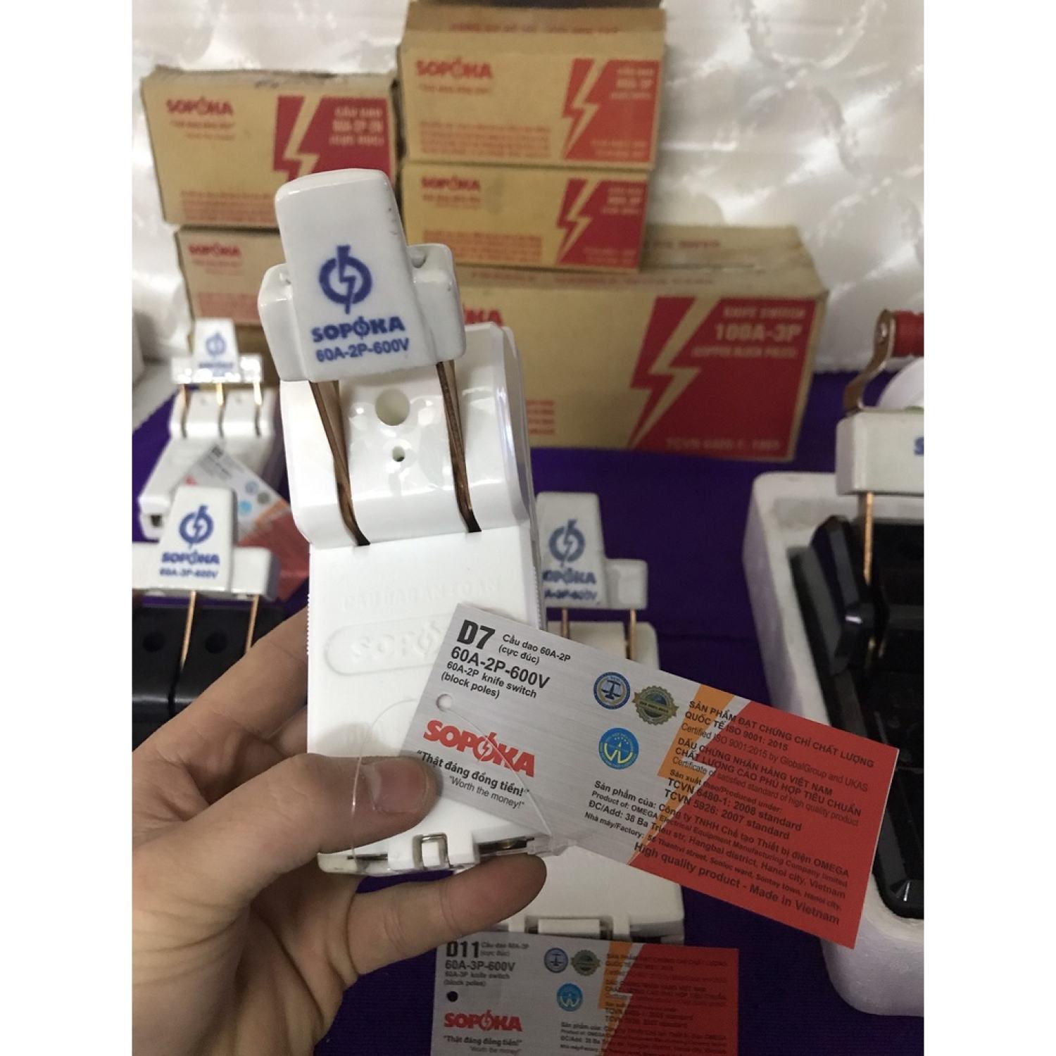 [TOP 1 LAZADA] Cầu dao điện SOPOKA 30A- 60A- 100A , 2 pha và 3 pha, đảo chiều( Cam kết lõi đồng, đế sứ cách điện)