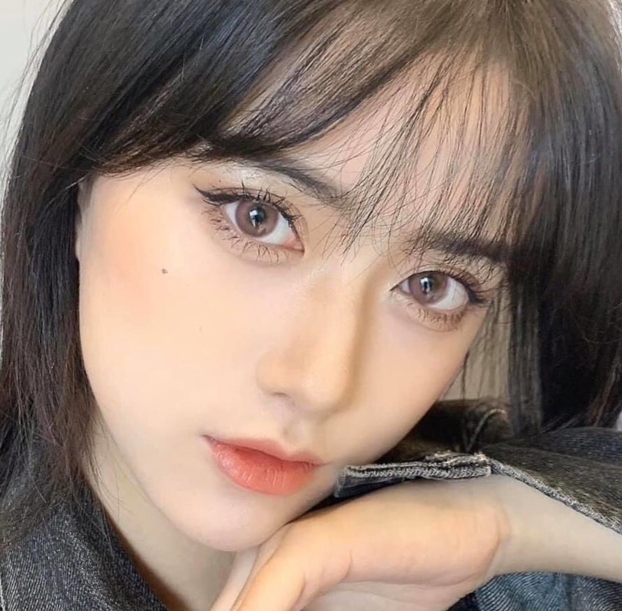 [HCM]Contact Lens Hồng Tự Nhiên Sử Dụng 1 Năm Tặng Kèm Khay Đựng