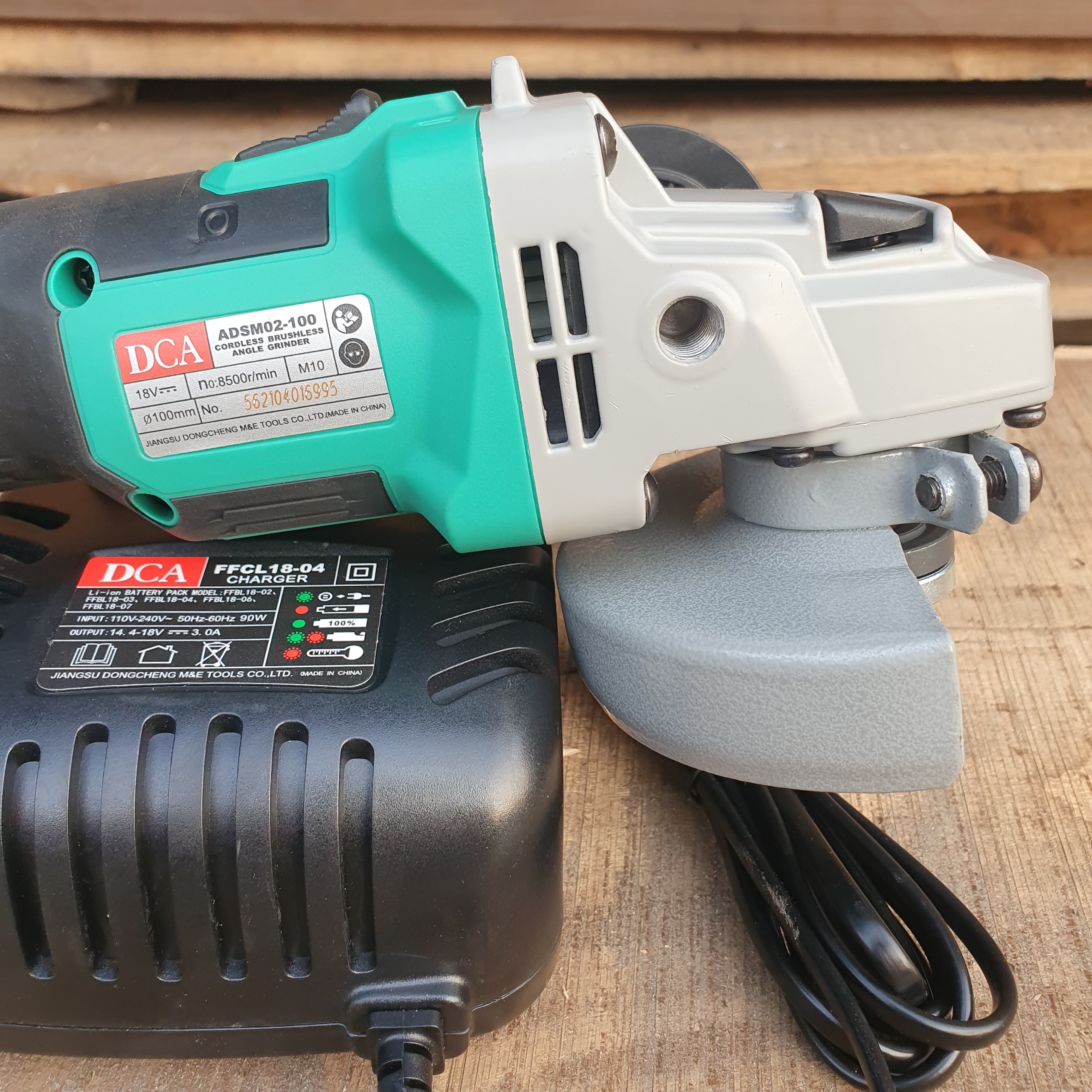 Máy mài góc dùng pin DCA ADSM02-100 (không chổi than)