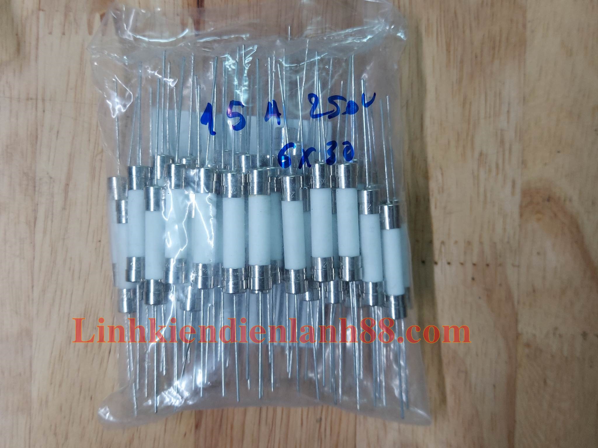 Cầu chì sứ cắm 15a 20a 30a 250v kích thước 6x30mm.