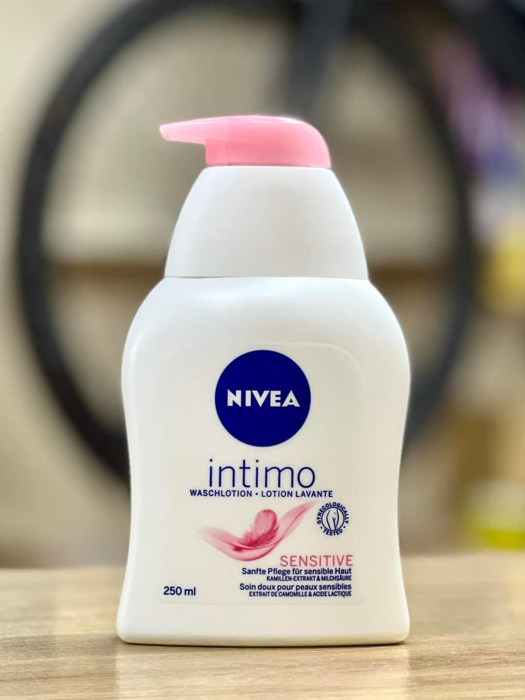 Hàng Đức dung dịch vệ sinh phụ nữ Nivea Intimo chai 250ml cực kì hiệu quả