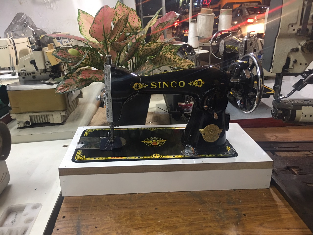 [HCM]MÁY MAY GIA ĐÌNH CỔ ĐIỂN SINCO TIỆN LỢI XÀI MÔ TƠ