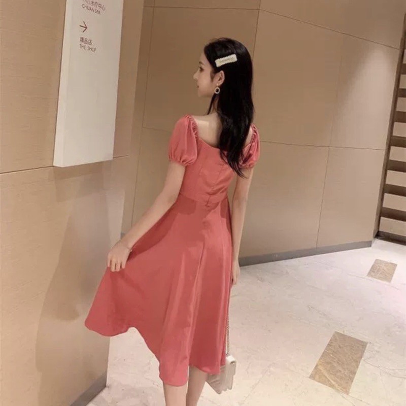 Đầm hồng ruốc cổ vuông