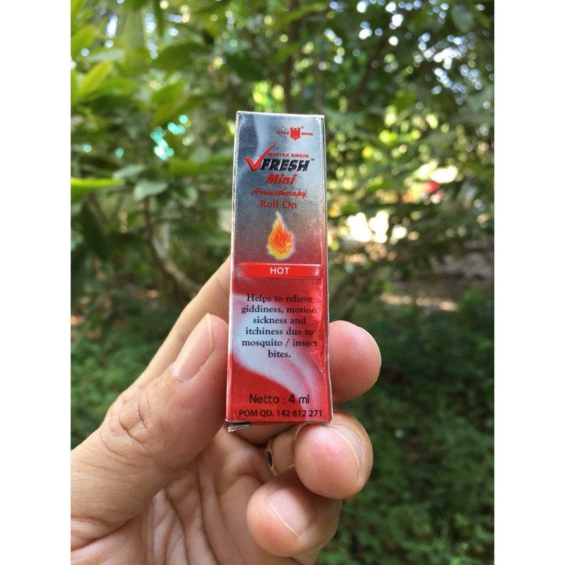 Combo 12 chai dầu gió Vfresh màu đỏ chai 4ml
