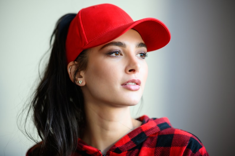 Mũ lưỡi trai đỏ, Nón kết đỏ trơn