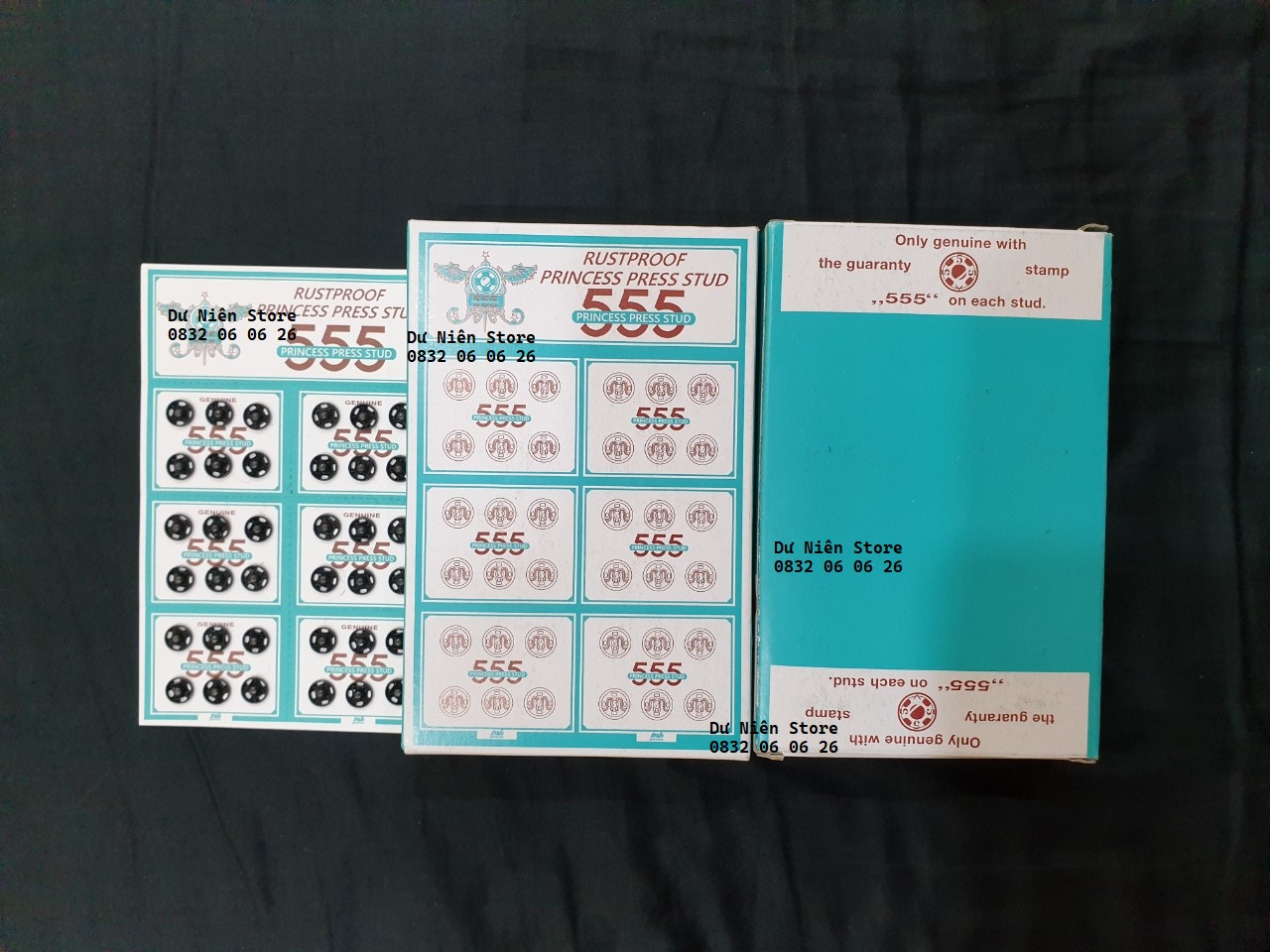 Vĩ 36 Nút Bóp Áo Dài Hiệu 555 Trắng & Đen