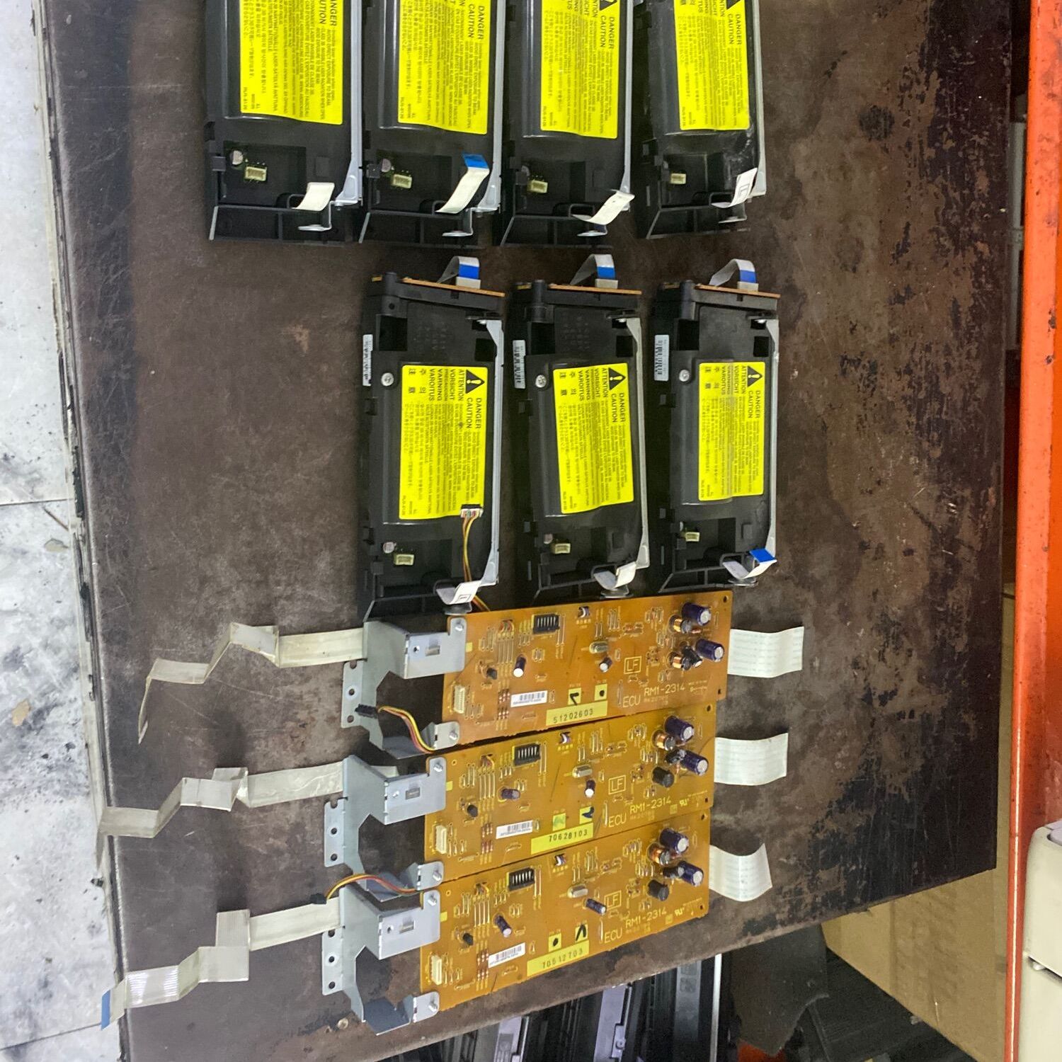 Main ECU Canon 2900 Zin tháo máy có thể gắn cho HP 1020, hàng zin đẹp, linh kiện vi mạch còn sáng, bản in của ecu này vẫn đẹp và nét