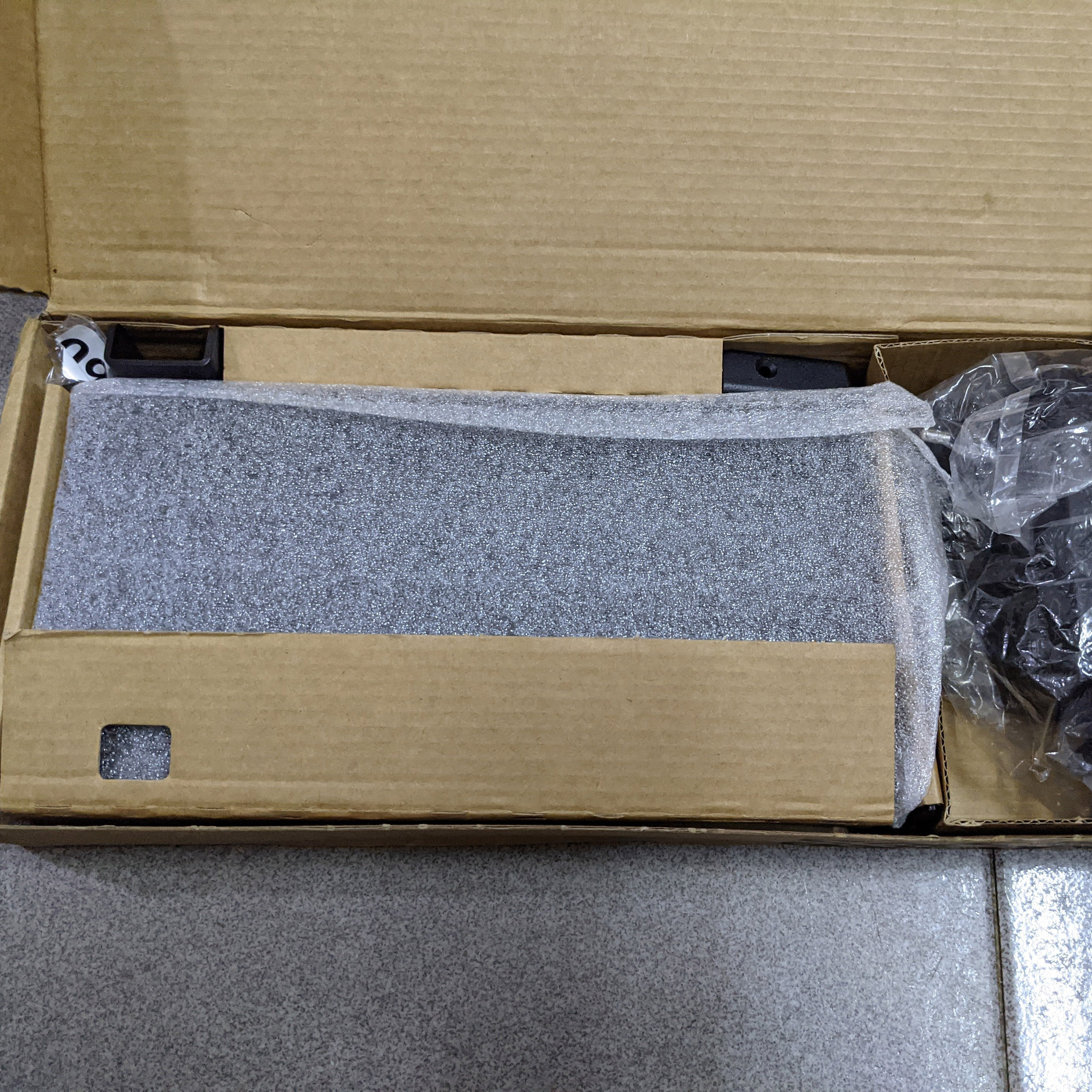 Router MIKROTIK RB4011iGS+RM fullbox