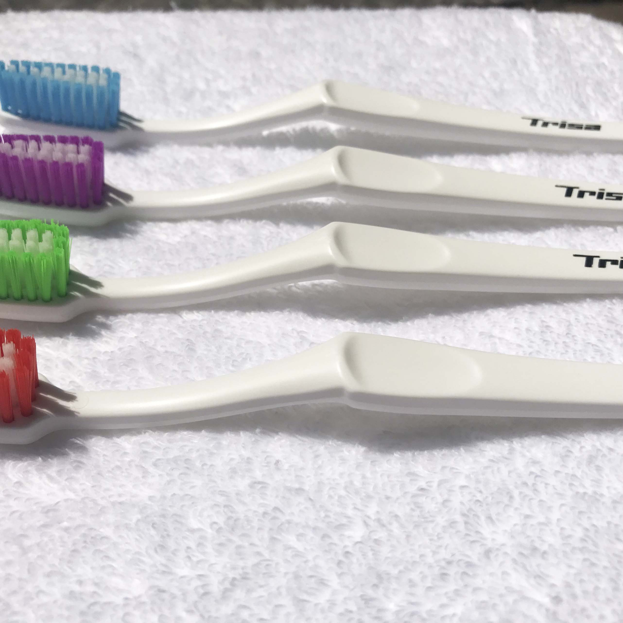 Combo 4 Bàn Chải Đánh Răng Trisa Swiss Clean Medium
