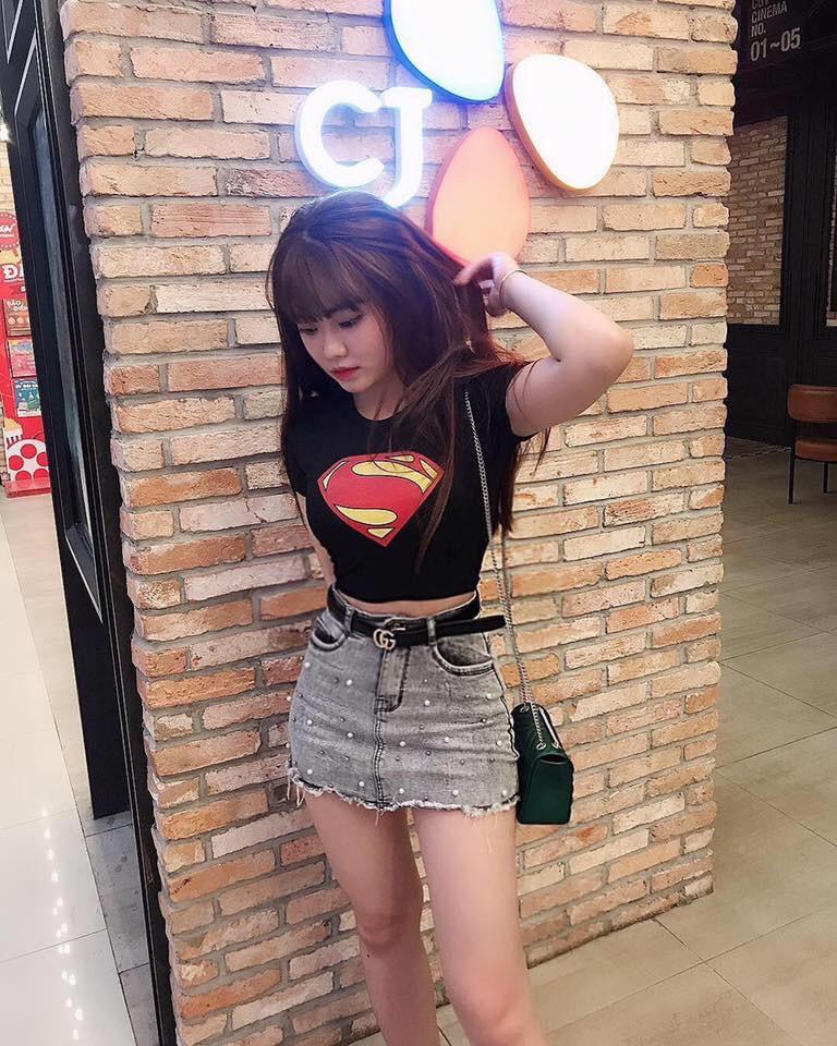 Áo croptop kí hiệu nữ siêu nhân cực xinh cho cô nàng năng động