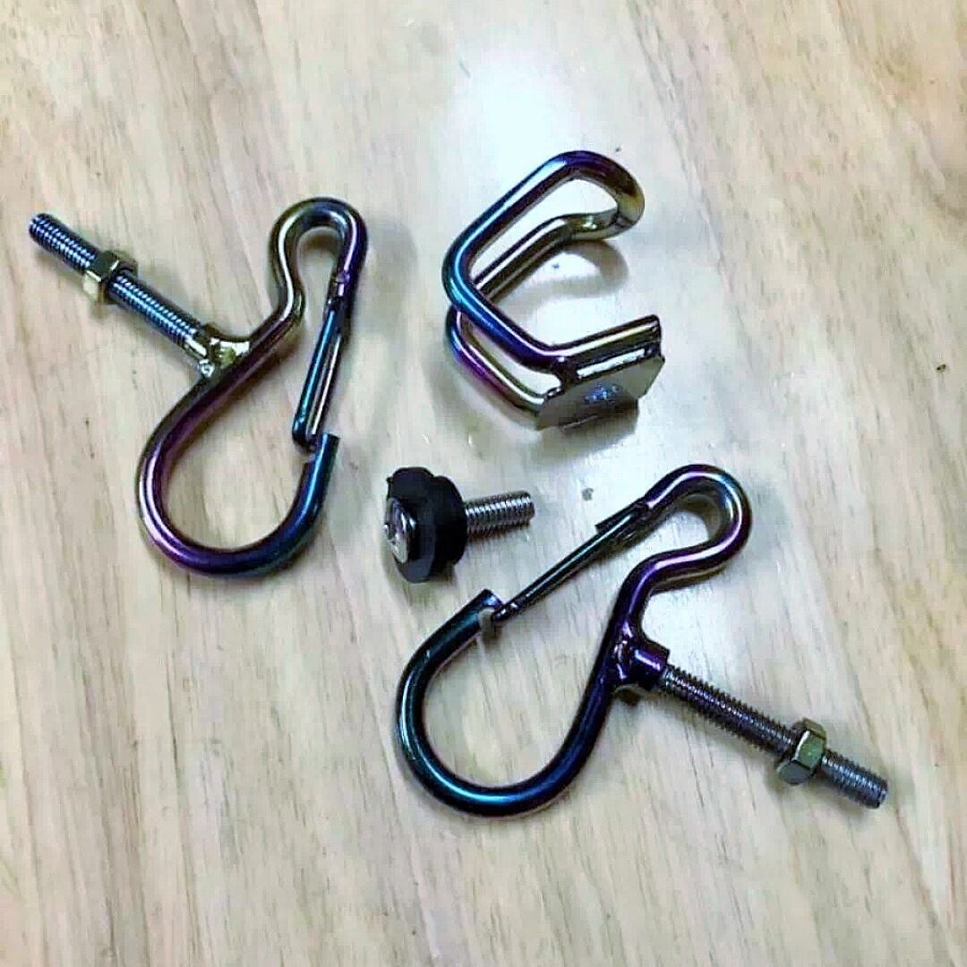 BỘ MÓC TREO ĐỒ XE MÁY CÓ KHÓA 7 MÀU ( 3 CÁI )