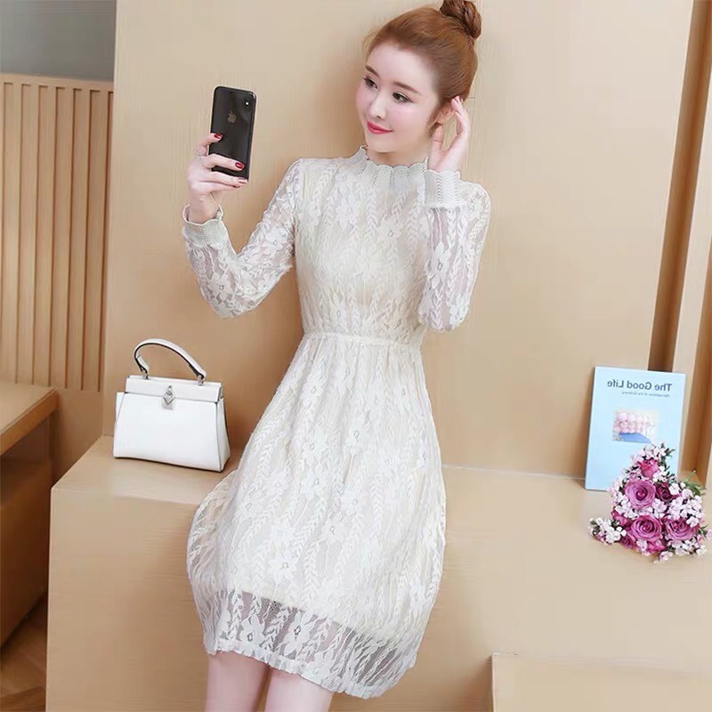 Váy ren cổ cánh hoa