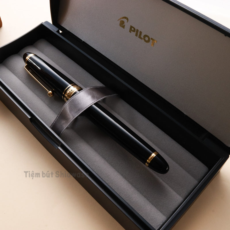 Bút Máy Pilot Custom 743 - Black - Đen