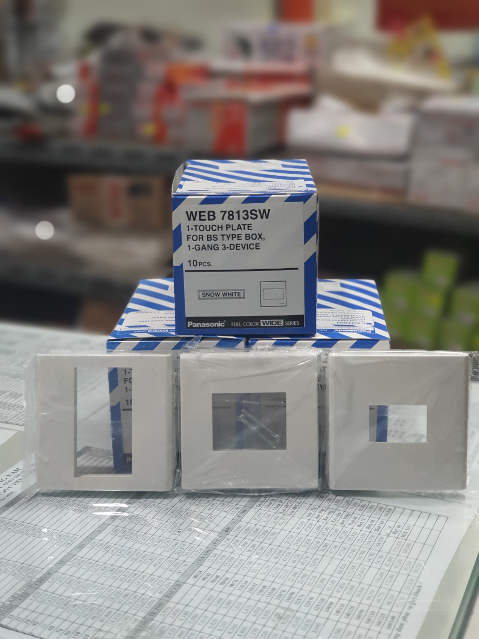 Mặt công tắc ổ cắm vuông Panasonic Full Wide trắng tuyết, mặt 1,2,3