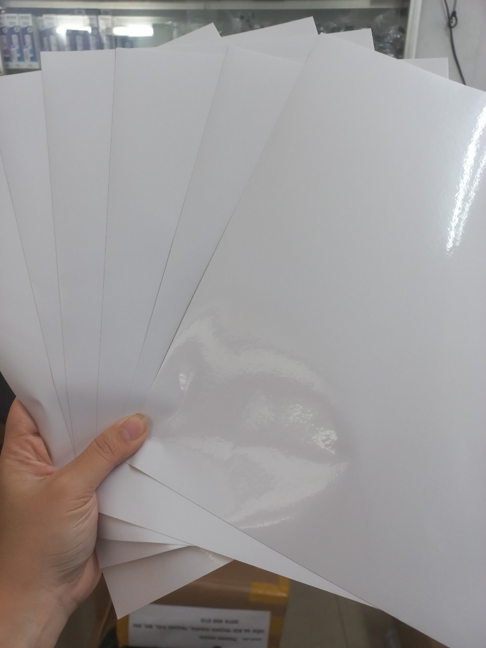 Giấy Decal Đế Vàng Khổ A4 (100 tờ /xấp) Dùng Để In Tem Nhãn