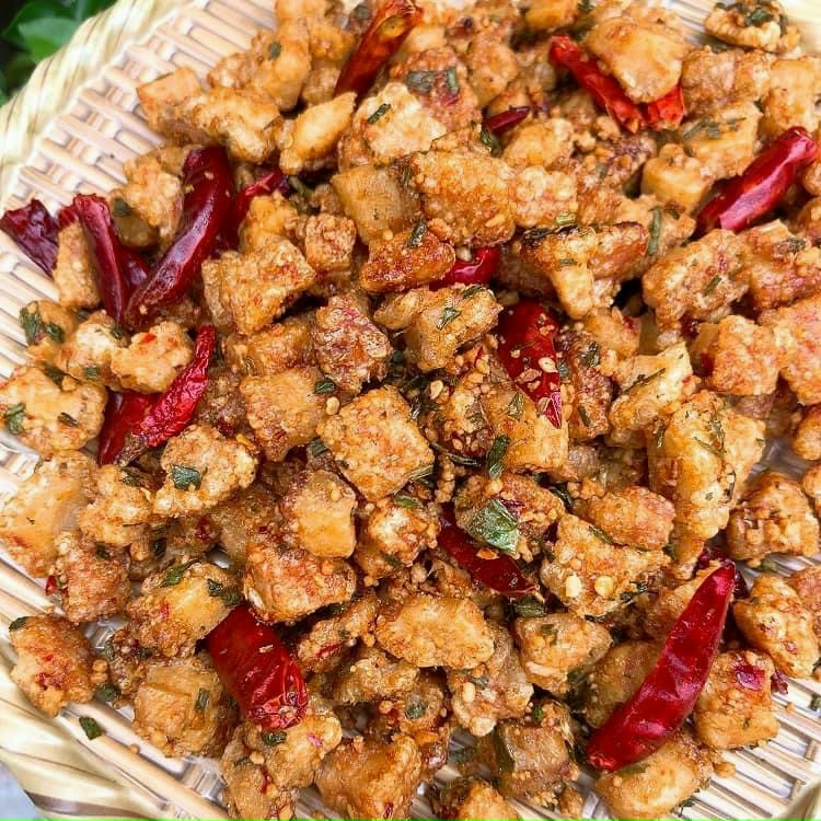 Tóp mỡ liền da sốt mắm hành 500g - đồ ăn vặt