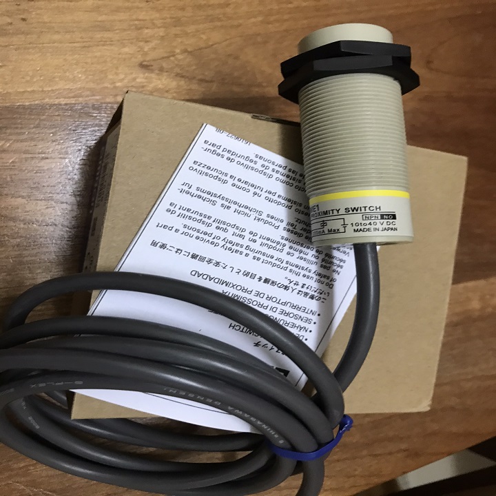 Cảm biến tiệm cận điện dung E2K-X15ME1