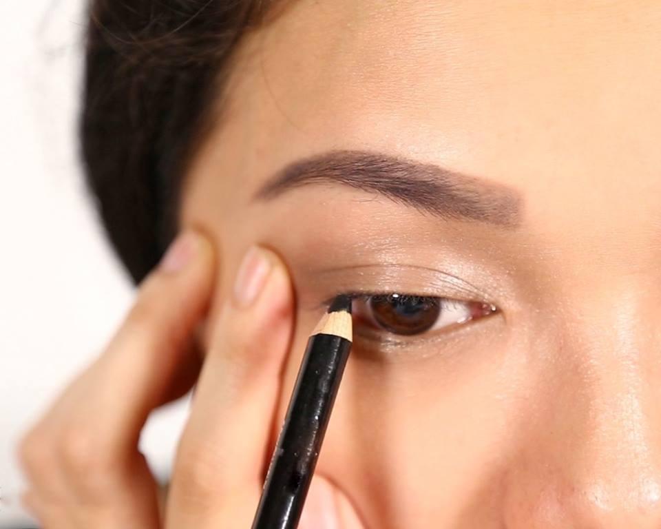 Chì Kẻ Mắt Catrice Kohl Kajal 010 Ultra Black