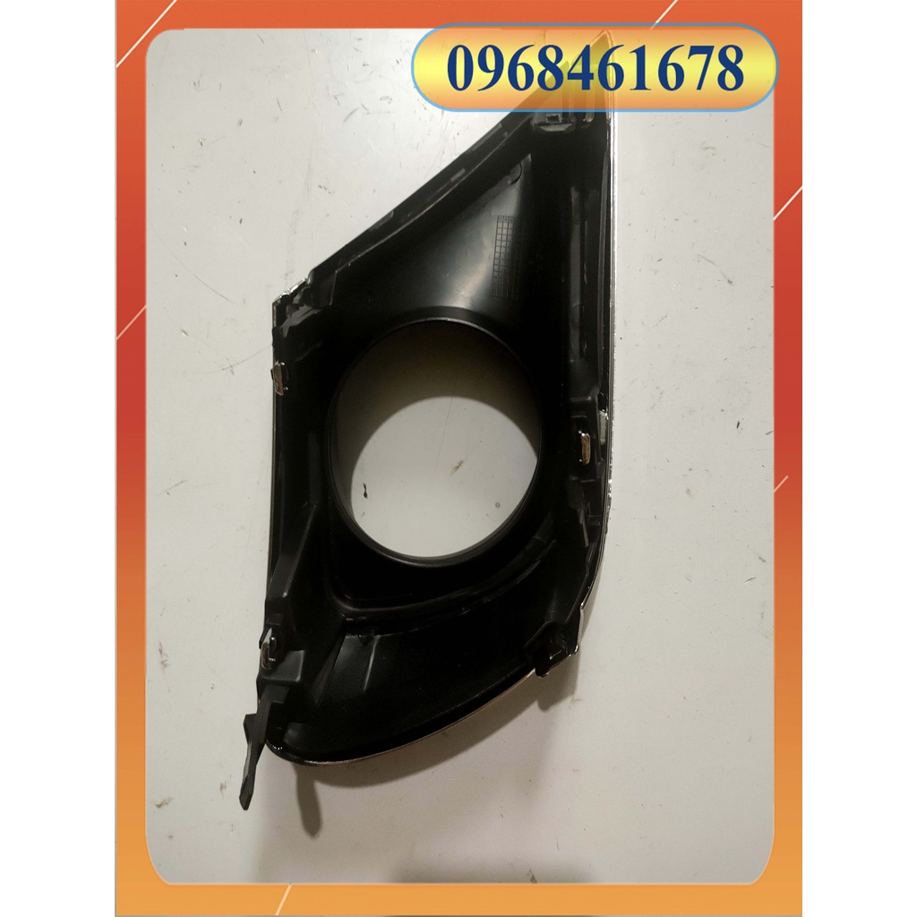 ỐP ĐÈN GẦM INNOVA ĐỜI 2014-2015 ( CÓ MẠ )