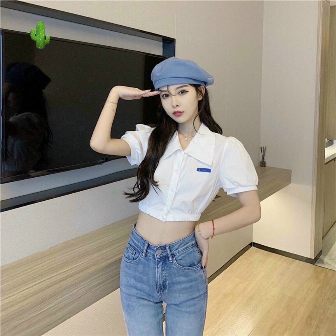 Áo sơ mi croptop thêu logo chất đep