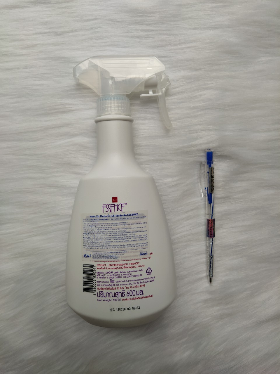 [HCM]Xịt ủi quần áo Essence chai Tím- Hồng 600ml (hàng Nhập Khẩu Chính Hãng)