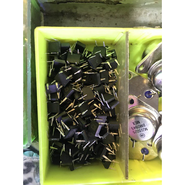 HOT- 10 con đi ốt cắm hoặc dán 4 chân D107