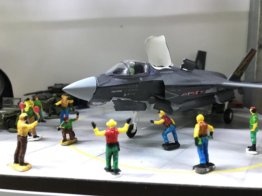 [HCM]MÔ HÌNH Nhân vật Phi đội sân bay mặt đất 1:72
