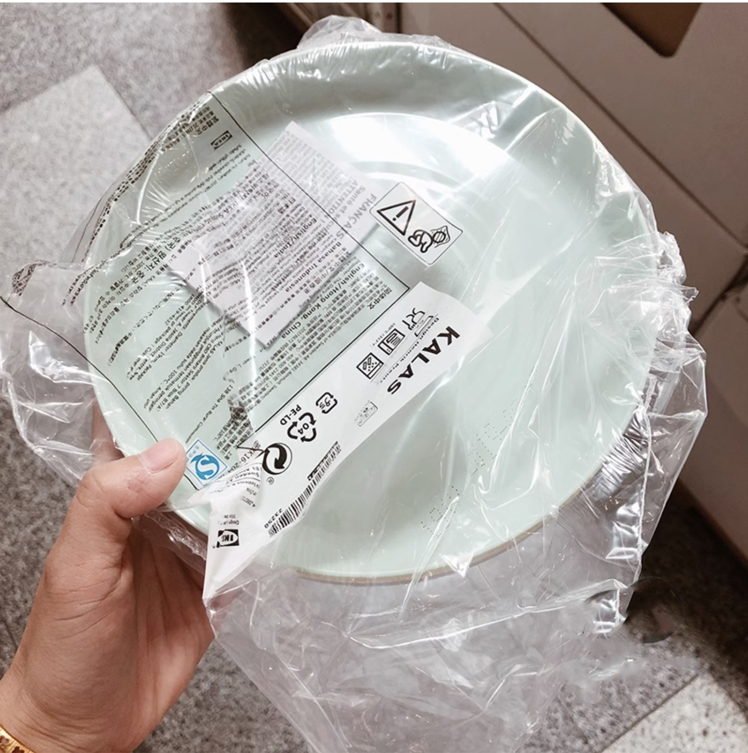 Bộ 6 đĩa nhựa ăn cho bé Kalas IKEA, thiết kế chống đổ, phù hợp cho trẻ sơ sinh và trẻ nhỏ.