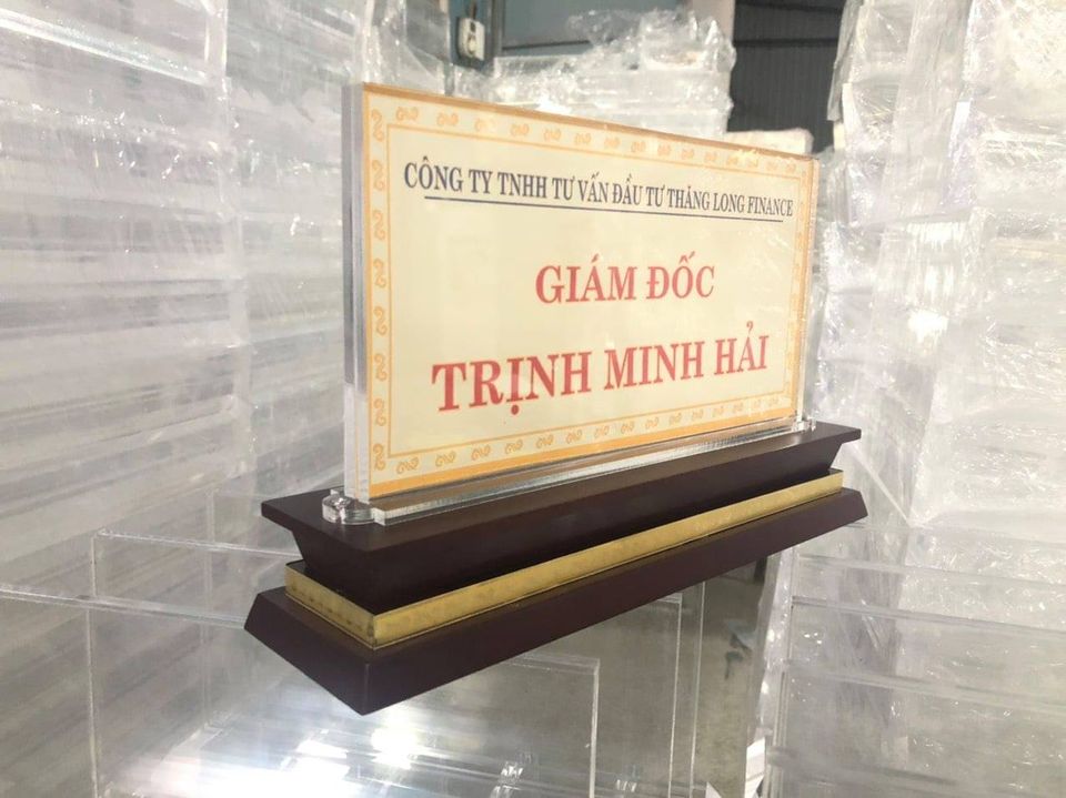 combo 5 biển chức danh đế gỗ mặt mica