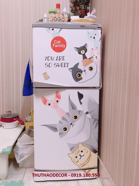 [HCM]Giấy Decal Dán Tủ Lạnh GIA ĐÌNH MÈO Kute - THUTHAODECOR