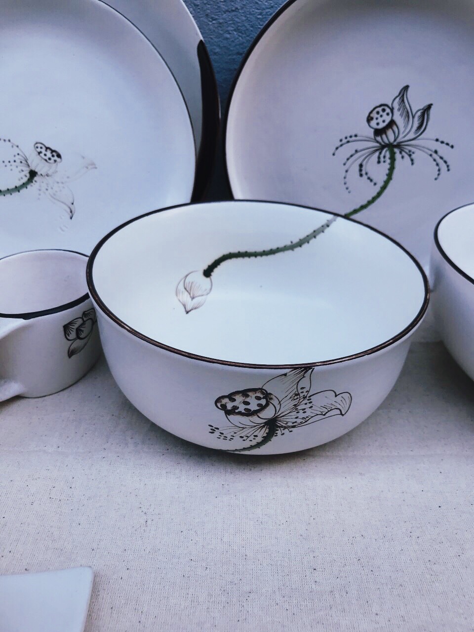 Handmade Ceramics/  Luxury Kitchenware/ Bat Trang Luxury Ceramics/  Lotus Collection