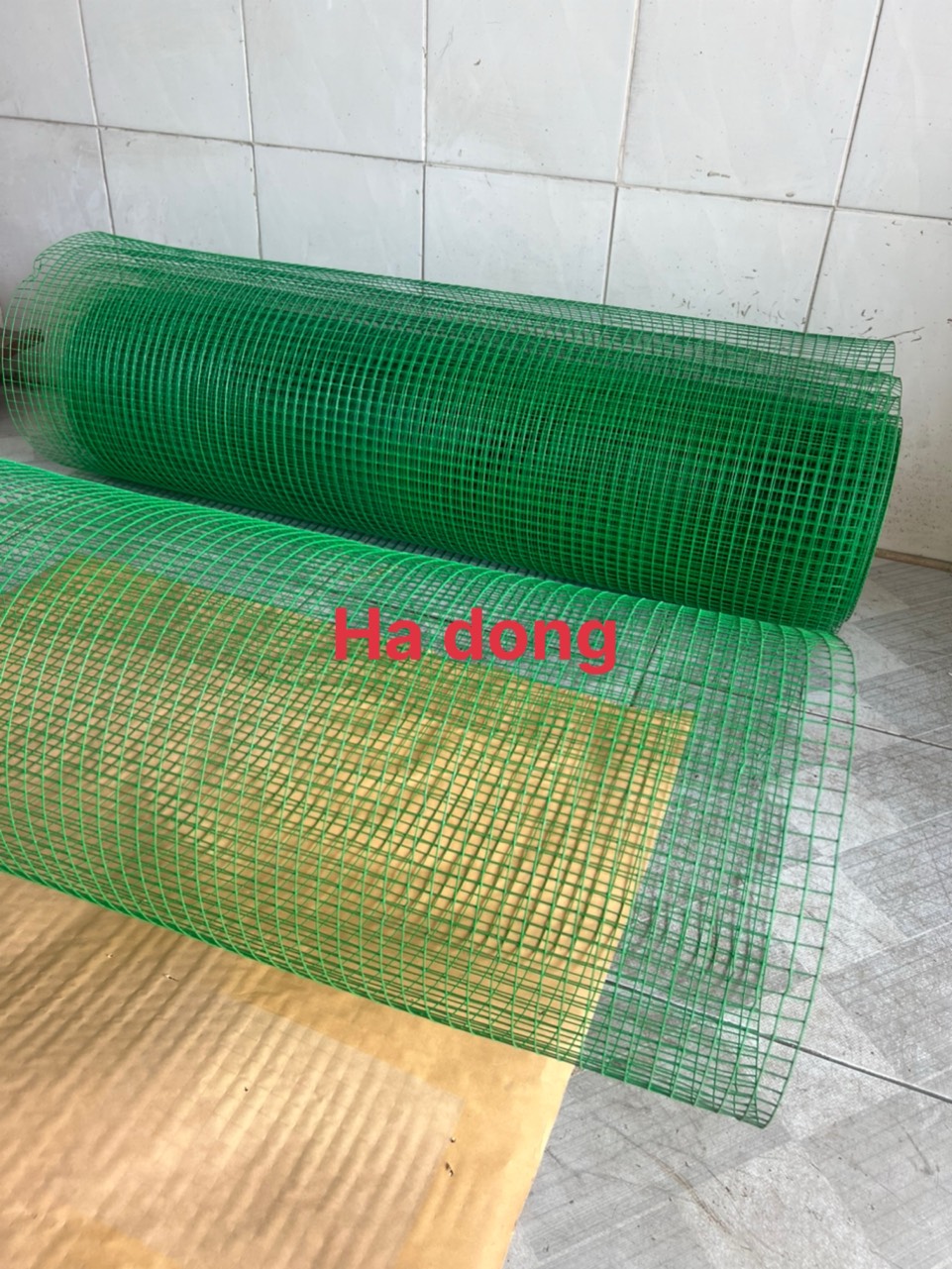 ( Khổ cao 1m2 ) Lưới sắt bọc nhựa mắt lưới màu xanh ( ô vuông rộng 1.2cm )