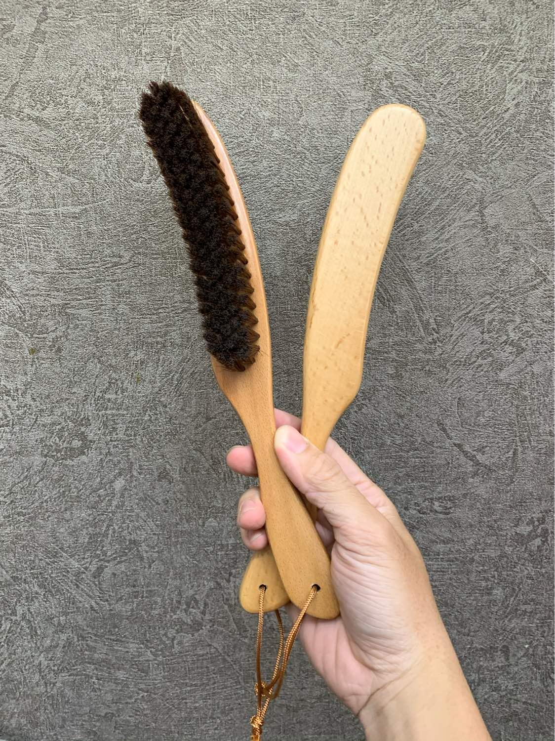 Chổi phủi tóc barber cán gỗ cong dài 27cm