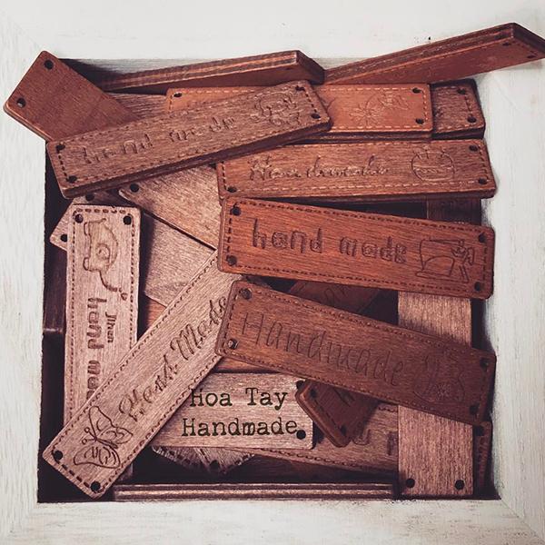 Nhãn gỗ Handmade CQ199 -Hoa Tay Handmade