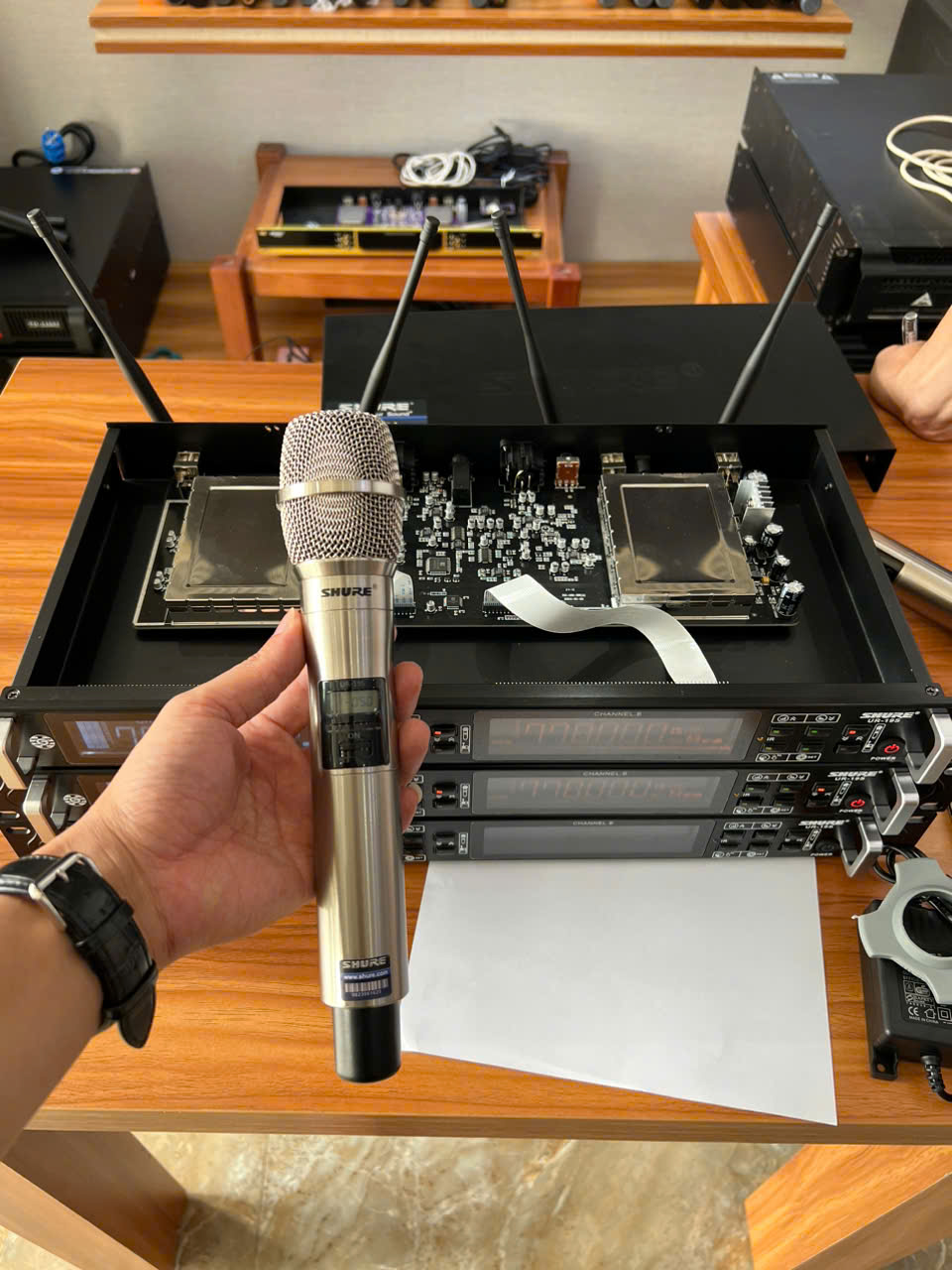 Loa Karaoke AT T8 + T9 Bass 20Cm Kèm 2 Micro, Âm Thanh Đầy Đủ Dải, Bass Chắc – Treble Sáng.