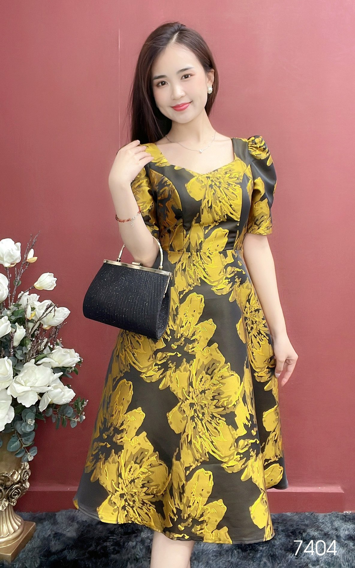 Đầm EMY EM7404 Xoè Gấm Taffta Vàng