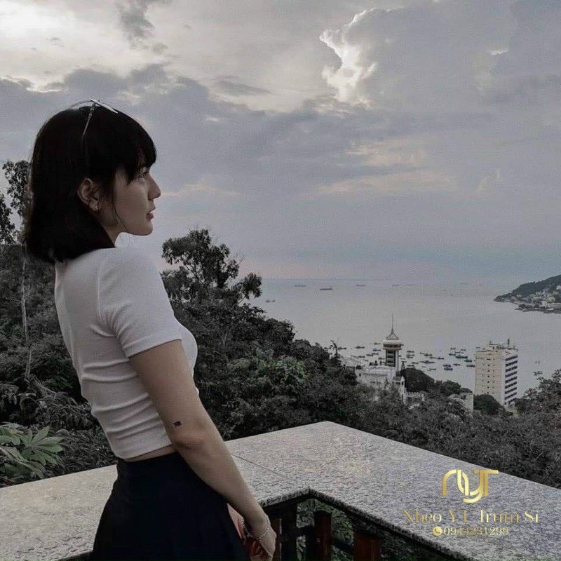 Áo Croptop trơn tay ngắn ôm body