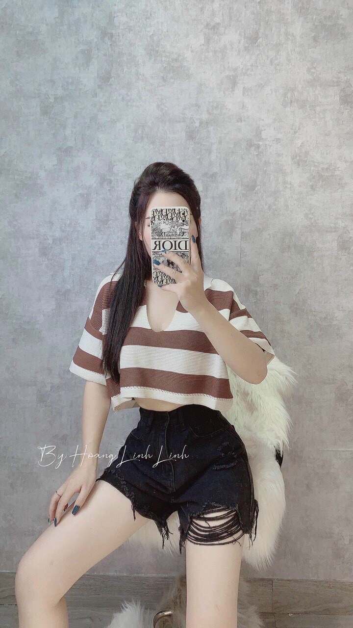 Áo croptop kẻ ngang cổ đức