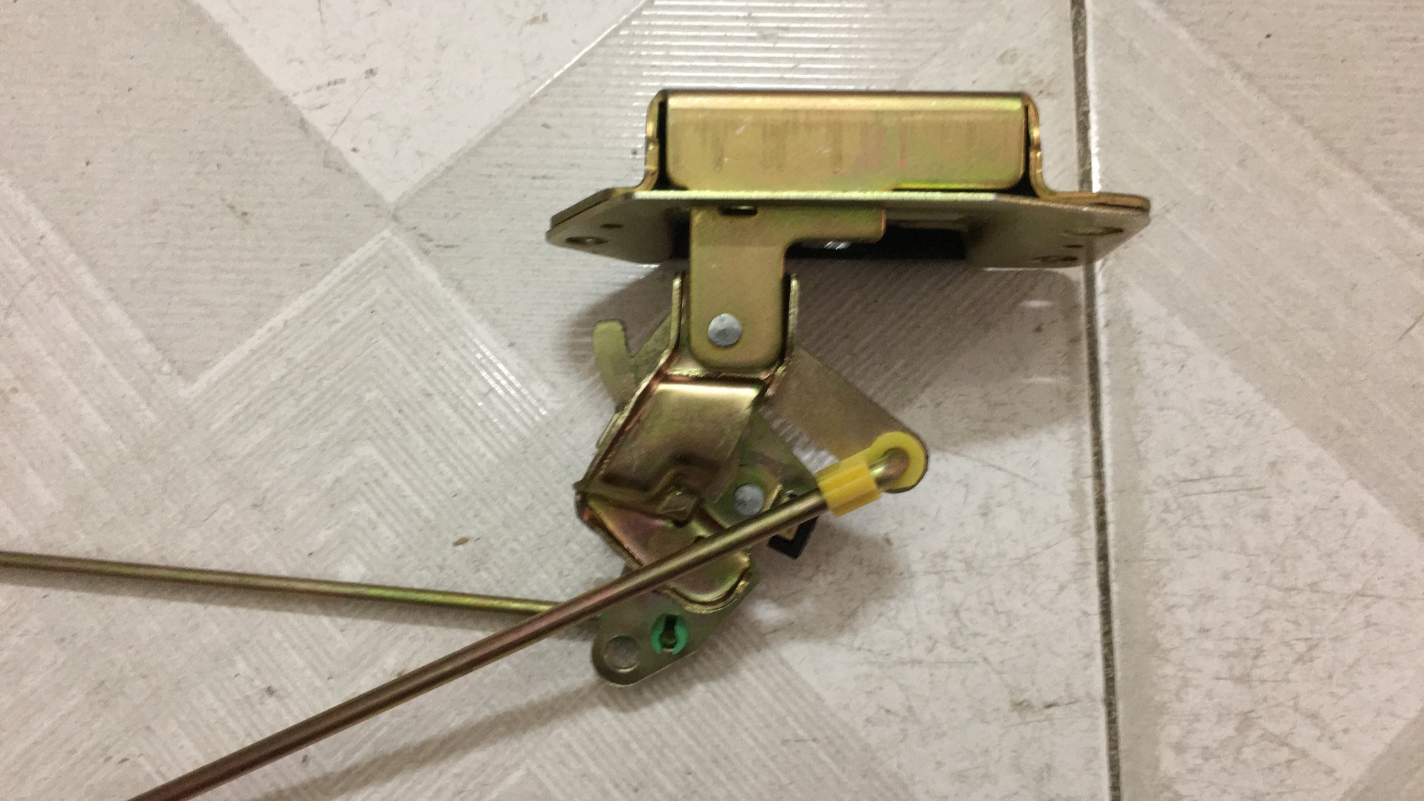 Khóa ngậm cốp sau Dongben X30