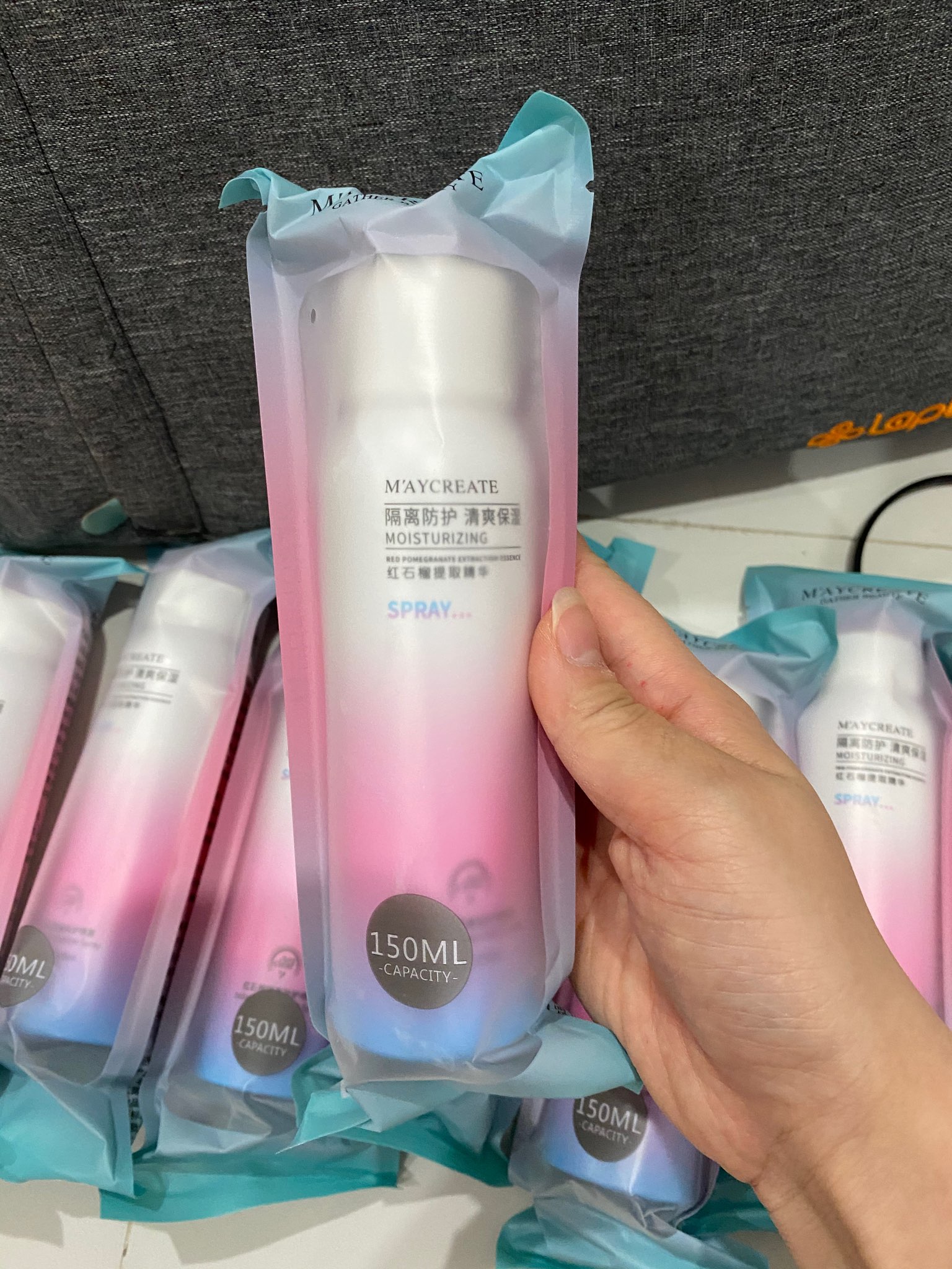 Xịt Chống Nắng Trắng Da Maycreate 150ml