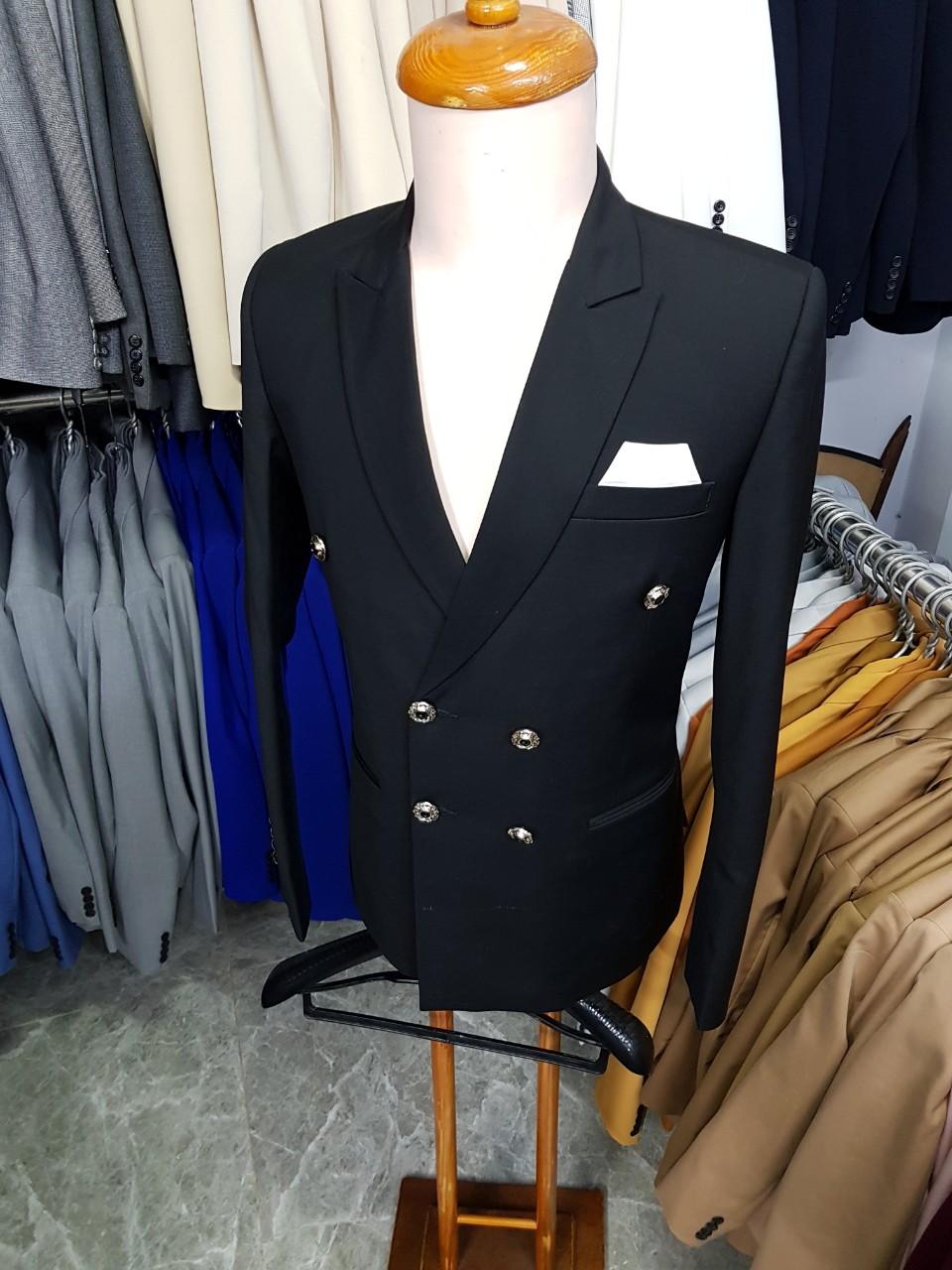 Áo vest nam màu đen kiểu 6 nút phong cách